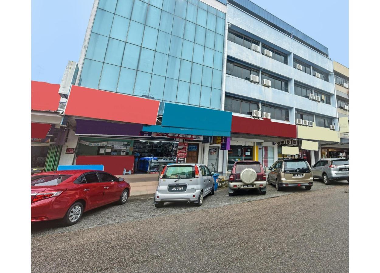 Oyo 90544 M&H Hotel Pengerang Exterior photo
