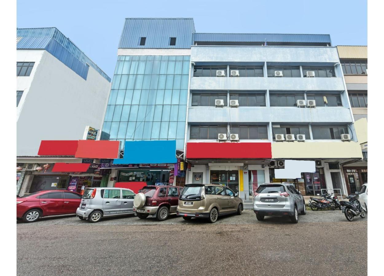 Oyo 90544 M&H Hotel Pengerang Exterior photo